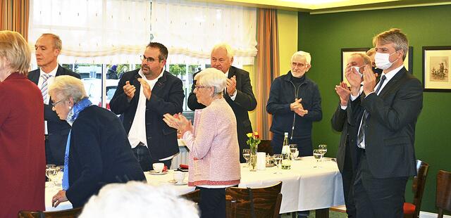 Stehende Ovationen für Dieter Weis und sein vielfältiges Engagement | Foto: bim