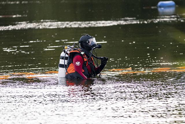 Die Taucher hatten die Pkw dank der Unterwasserdrohne schnell entdeckt
