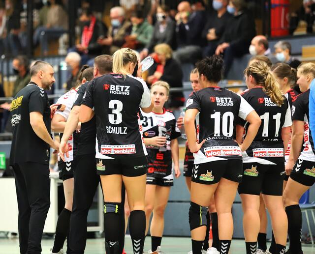 Teambesprechung mit Luchse-Coach Dubravko Prelcec (li.) | Foto: cc