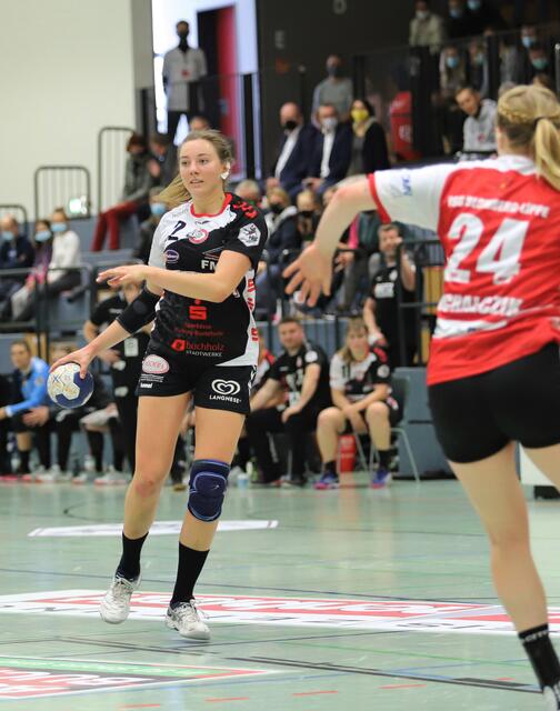 Louise Cronstedt (li.) im Ballbesitz | Foto: cc