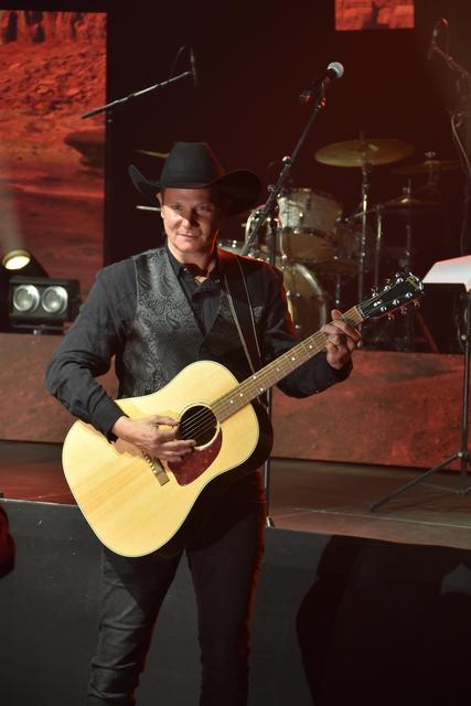 Moderator Fabian Harloff stellte sein neues Lied vor | Foto: Axel-Holger Haase