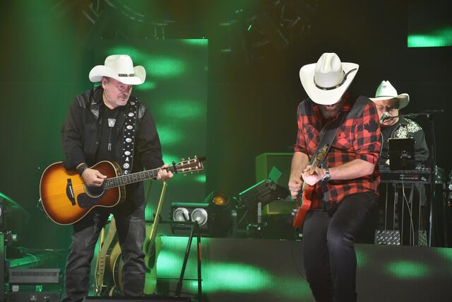 Die Spielfreude war den Bandmitgliedern von Truck Stop anzumerken | Foto: Axel-Holger Haase