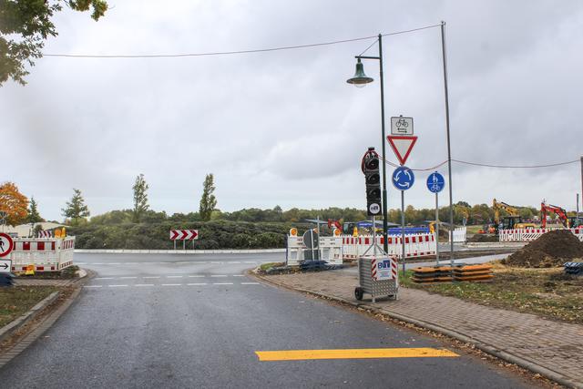 Ampeln werden während der Bauarbeiten den Verkehr am Kreisel in der Griemshorster Straße lenken