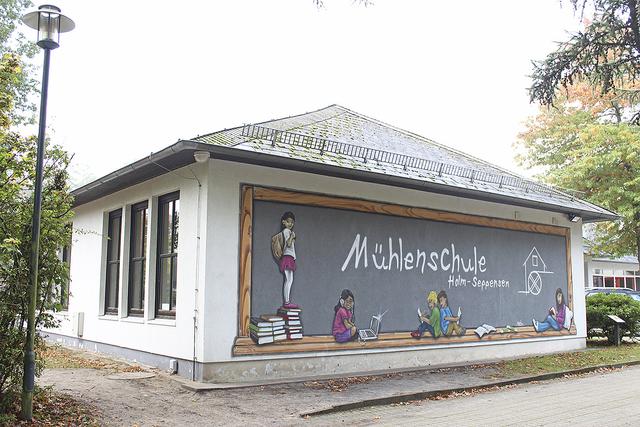Das Schulgebäude am Jungfernstieg, an dem bereits ein Tempolimit gilt