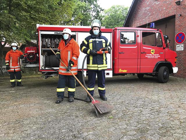 Die Mitglieder der Feuerwehr Undeloh sind auf die Bekämpfung 
von Heidebränden spezialisiert | Foto: Feuerwehr Undeloh