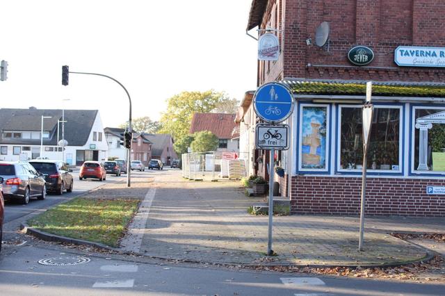 Aktuelle Situation an der B73: Viel Platz für Autos, wenig Platz für Fußgänger und Radfahrer