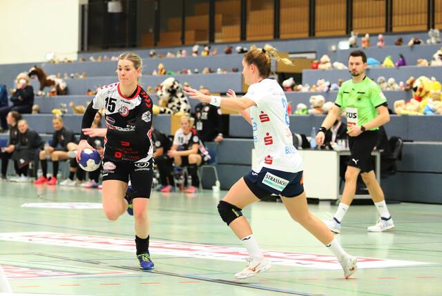 Kim Berndt (li.) steuerte sechs Tore zum Heimsieg der "Luchse" bei | Foto: cc