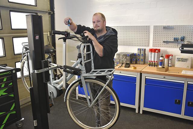 Für die Arbeiten in der Werkstatt ist Technikexperte Lars Pashley zuständig | Foto: Axel-Holger Haase