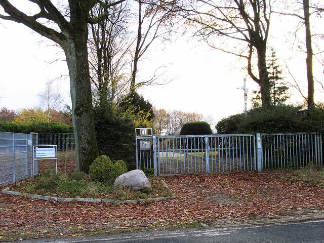 Das LPT-Gelände in Mienenbüttel ist noch immer gut gesichert | Foto: tw