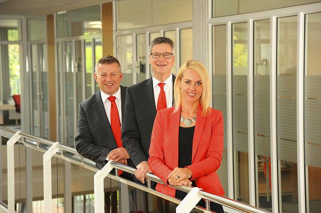 Das Foto zeigt (v.li.): Martin Meyer, Thomas Gruhlke und Marta Bosa vom Immobilienteam der Sparkasse Stade-Altes Land. | Foto: SK SAL