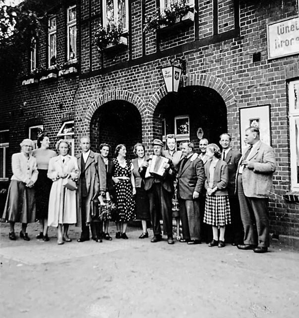 Ein Foto etwa aus den 50er Jahren: Auch damals war das Gasthaus "Zur Mühle" ein beliebter Treffpunkt | Foto: Mahn Ammon &amp; Co. GmbH