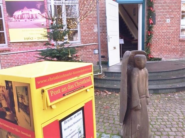 Briefkasten für Post an den Weihnachtsmann vor der Villa von Issendorff