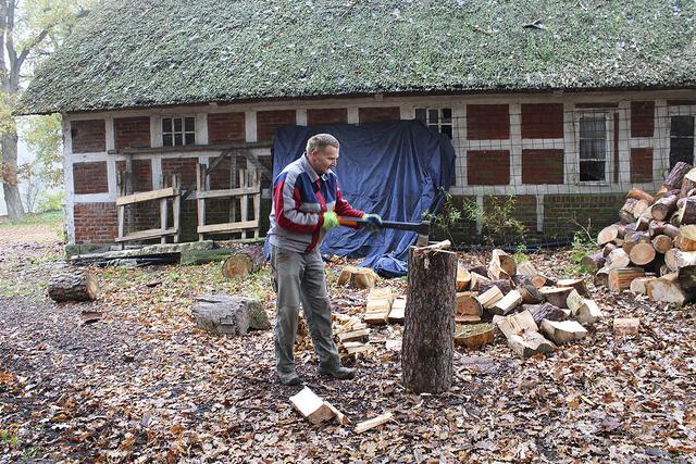 Jürgen Getjen gehört zu den vielen fleißigen Helfern, die den Museumsbauernhof bewirtschaften