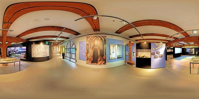 Ein solche Panorama-Aufnahme von der Ausstellung bildet das "Rohmaterial" für den digitalen Rundgang