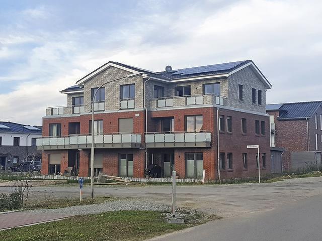 Ein besonderer Neubau: Das Plus-Energie-Mehrfamilienhaus in Harsefeld verfügt über eine Photovoltaikanlage und Erdwärme