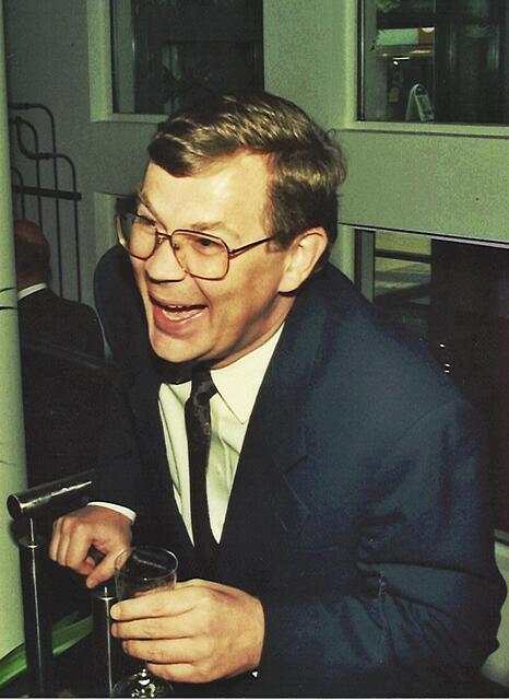 Lachen gehört für Hans-Werner Abraham zum Alltag. Hier beim Empfang zum 25-jährigen Kanzleijubiläum im Jahr 1992