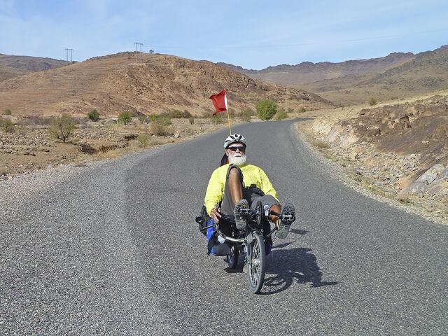 Mit dem Liegerad ging es 2011 von Hannover nach Marokko und dort mit Dromedaren in die Sahara | Foto: Petra Manske