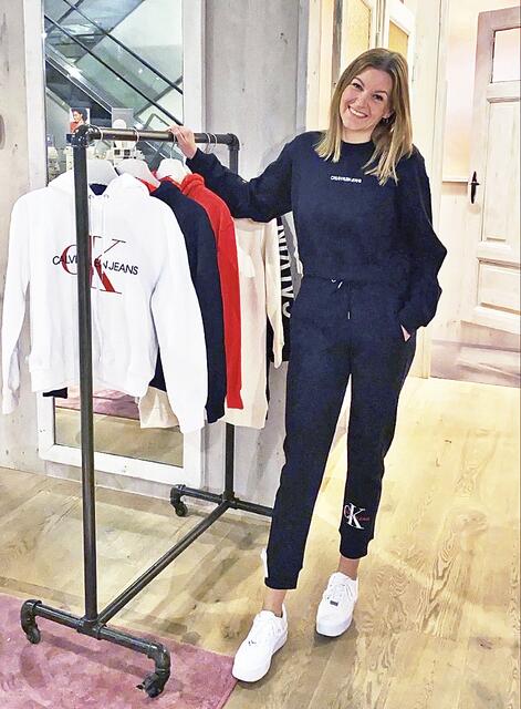 Janina Frenzel zeigt Stackmann-Modetrends in den sozialen Medien