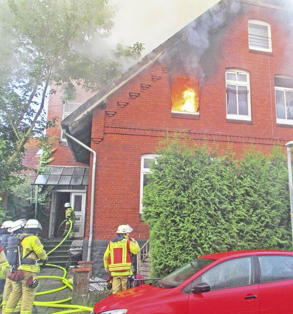 Bei dem Großbrand in der Klaus-Groth-Straße entstand ein Schaden von rund 250.000 Euro