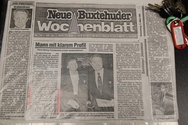1989 schrieb Hans-Georg Freudenthal selbst 
Geschichte bei der Verleihung des Bundesverdienstkreuzes | Foto: H.G.Freudenthal