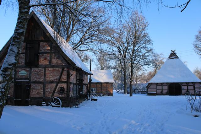 Winterliches Museumsdorf Sniers Hus in Seppensen