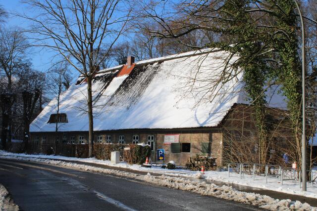 Ebenfalls in Weiß: die Wassermühle Karoxbostel
