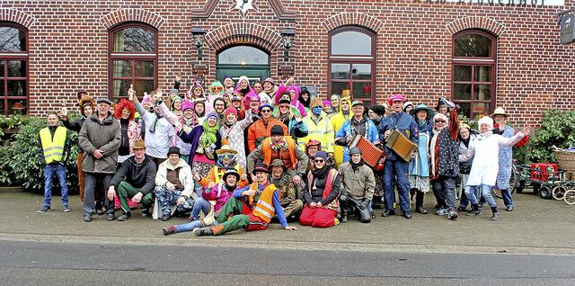 Faslaaaam! Die Marxener Narren freuen sich schon darauf, nächstes Jahr wieder
zu schnorren und auf Kömbuddelsuche zu gehen