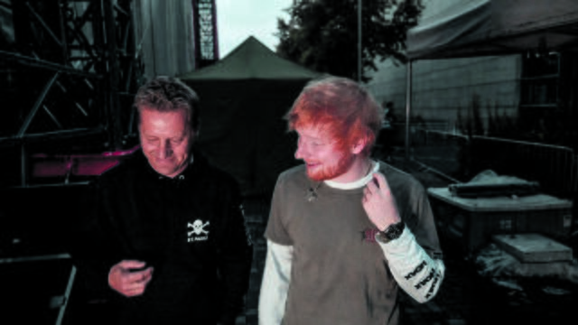 Als noch Konzerte stattfanden: Folkert Koopmans 2019 mit dem englischen Mega-Star Ed Sheeran, dessen Konzerte er veranstaltete