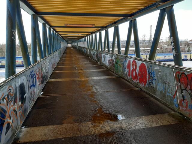 Schön ist anders: Die Tigerbrücke wirkt wenig einladend