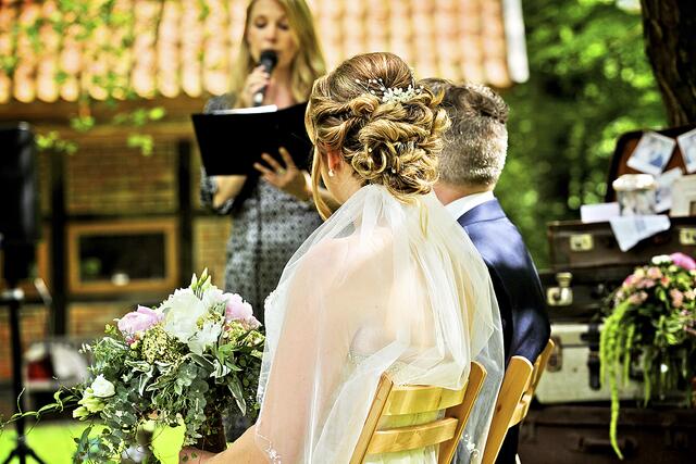 Rund 40 Hochzeitsreden hält Anja Kellersmann im Jahr | Foto: Christian Pristouschek