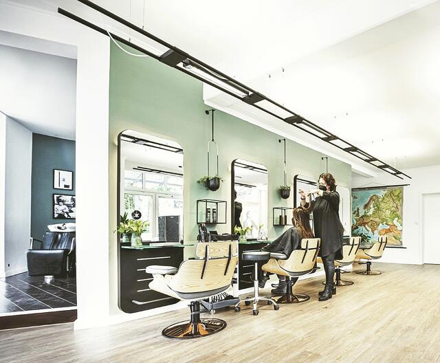 Die Räume der Haarschneiderei sind gemäß dem Nachhaltigkeitskonzept umgestaltet worden