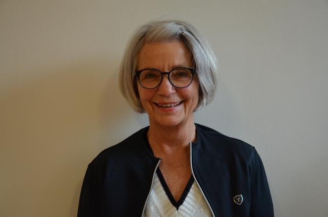 Birgit Zerfowski (70) aus Neugraben: „Ein Leben lang habe ich Sport gemacht, aber dann kamen diese Schmerzen im Lendenwirbelbereich. Spritzen in den Wirbelkanal brachten nur kurzzeitig Erleichterung. Zum Schluss ging ich steif wie ein Roboter. Der Aufenthalt hier war nur positiv, es geht immer weiter bergauf. Ich will nun lernen, noch besser mit meinem Schmerz umzugehen und tiefer zu schlafen. Dazu mache neuerdings Meditation.“ | Foto: Krankenhaus Winsen