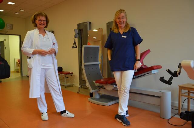 Therapeutenteam: Dr. Gabriele Heuschert und Elisabeth Weissbach-Ruf besprechen täglich, welche Fortschritte die Patienten gemacht haben | Foto: Krankenhaus Winsen