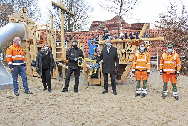 Bürgermeister Sönke Hartlef (3.v.re.) war bei der offiziellen Einweihung mit von der Partie
