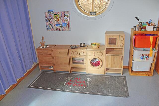 Diese Kinderküche baute eine Erzieherin mit ihrem Vater
während des Lockdowns für die Theaterwerkstatt
