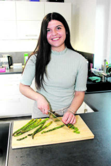 Den Spargel vom Fotoshooting gibt es zu einem leckeren Risotto, das Ilaria Lago mit ihrer Gastfamilie zubereitet | Foto: jab