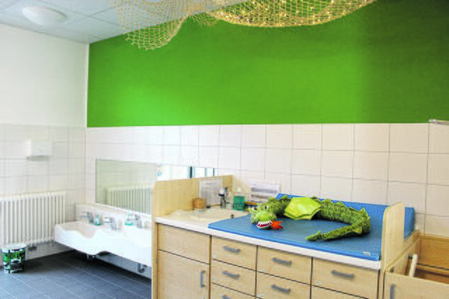 Sanitärraum mit Wickeltisch für die neue Krippe | Foto: sb