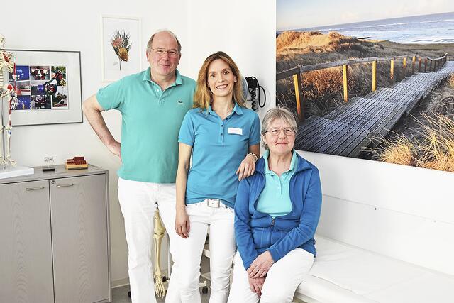 Das Ärzteteam der Gemeinschaftspraxis (v.li.): Dr. Albrecht Pellens, Diana Schroeder und Sabine Schmidt  | Foto: Axel-Holger Haase