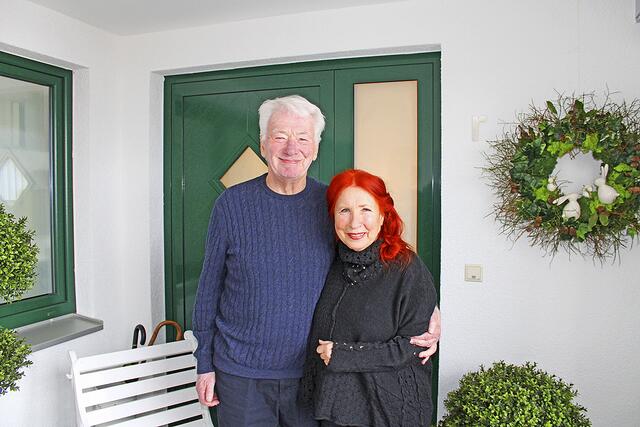 Dr. Hans-Dieter Trosse und seine Frau Heidi fühlen sich wohl in ihrer Wohnung im DRK-Zentrum in Hanstedt. Bei ihnen gilt, möglichst viel zu lachen. | Foto: sv