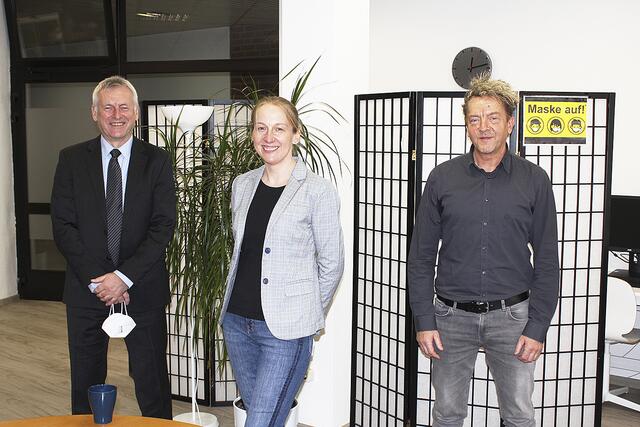Die Verantwortlichen des Jobcenters setzten auf den Erfolg der Einrichtung (v. li.): Geschäftsführer Klaus Jentsch, Teamleiterin Jessica Henschel und Maßnahmenbetreuer Uwe Lührs