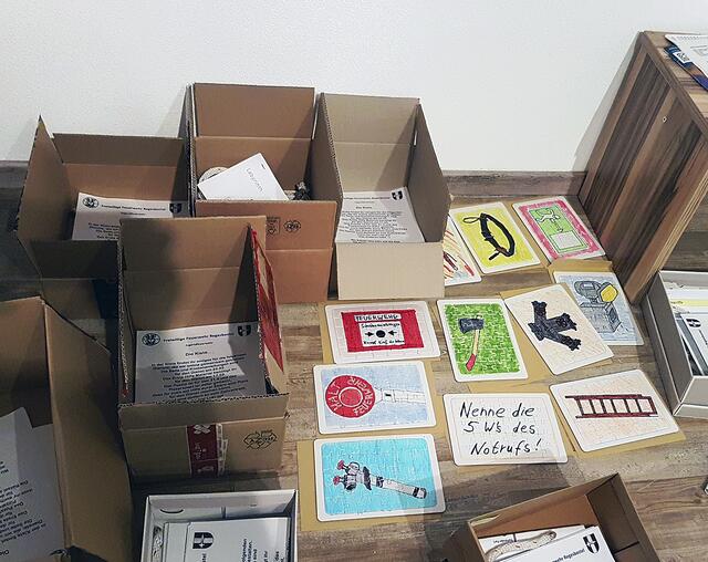 Die Kisten für die virtuellen Dienst werden gepackt