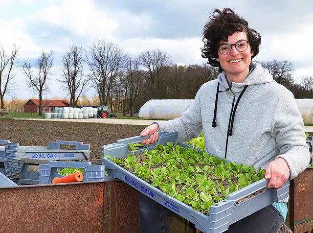Gemeinsam den Gemüseanbau auf einer landwirtschaftlichen Fläche finanzieren und sich die Ernte teilen - das ist die Idee der Solidarischen Landwirtschaft "Superschmelz", zu der Anna Michalski gehört