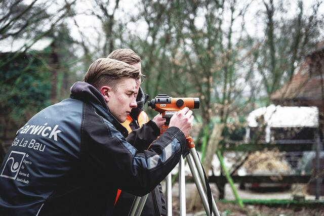 Die Ausbildung fest im Blick: Auf dem betriebseigenen Azubi-Übungsgelände werden wichtige Grundlagen vermittelt | Foto: Norbert Farwick GmbH