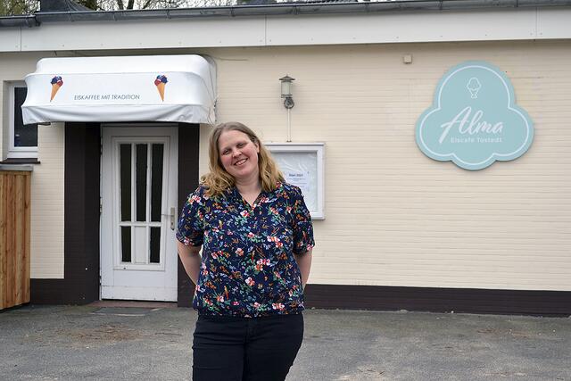Freut sich auf den Start ihres "Alma Eiscafés": Für Marion Wegner geht ein Traum in Erfüllung