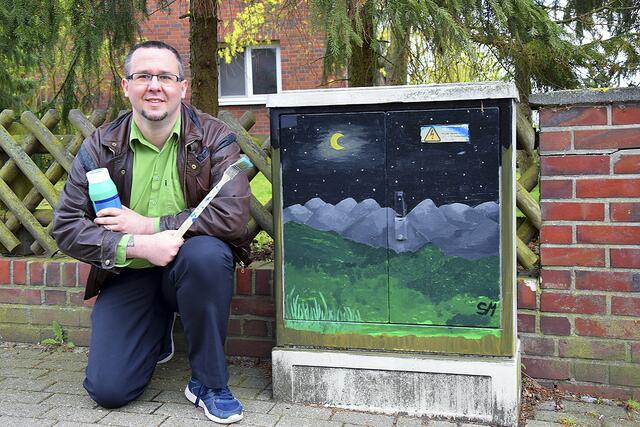 An der Straße "Schöne Aussicht" hat Dennis Mehlfeld eine 
Fantasielandschaft erschaffen