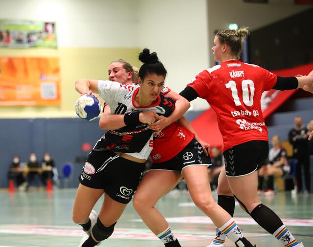 Fatos Kücükyildiz (am Ball) setzt sich durch | Foto: cc