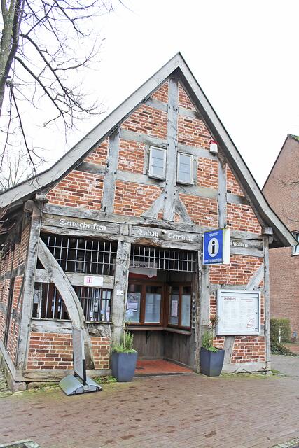 Der Samtgemeinderat hat jetzt die Verwaltung beauftragt, ein Konzept für die Nutzung der leerstehenden Lisa-Kate an der Hauptstraße in Jesteburg als Info-Point zu entwickeln, über das der Samtgemeinderat dann abstimmt | Foto: as