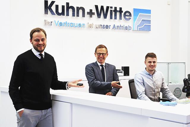 Freuen sich über das neu Auto-Abo (v.li.): Hendrik Wilms (Gebrauchtwagen-Verkaufsleiter), Geschäftsführer Oliver Bohn und Bennet Brunkhorst, zuständig für das Auto-Abo