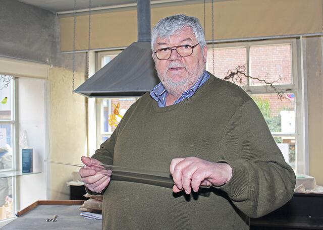 Aus solchen Glasrohren hat Christian Bernschein seine Kunstwerke gefertigt