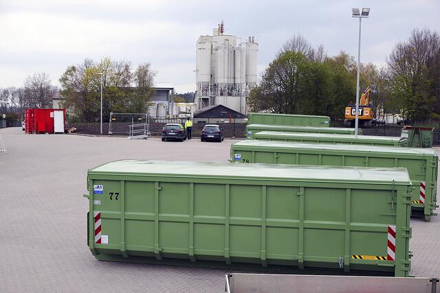 Für die Entsorgung stehen ausschließlich Container zur Verfügung